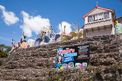 Giant's_House_Akora-001.jpg