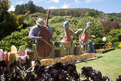 Giant's_House_Akora-003.jpg