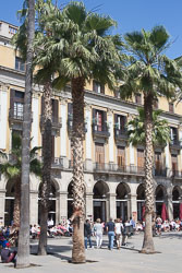 Plaça_Reial_Barcelona-003.jpg