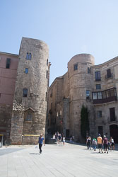 Roman_Walls_-_Buildings_Barcelona-005.jpg