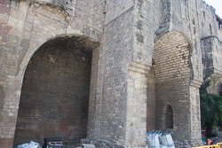 Roman_Walls_-_Buildings_Barcelona-024.jpg