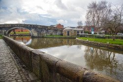 Leeds_And_Liverpool_Canal-9015.jpg