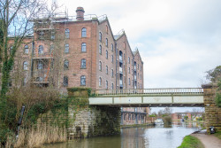Leeds_And_Liverpool_Canal-9027.jpg