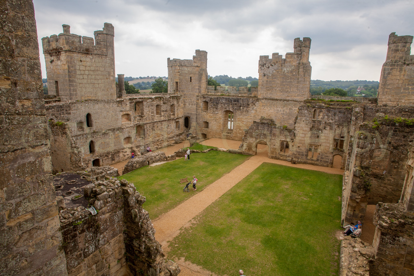 Bodiam_Castle_-041.jpg