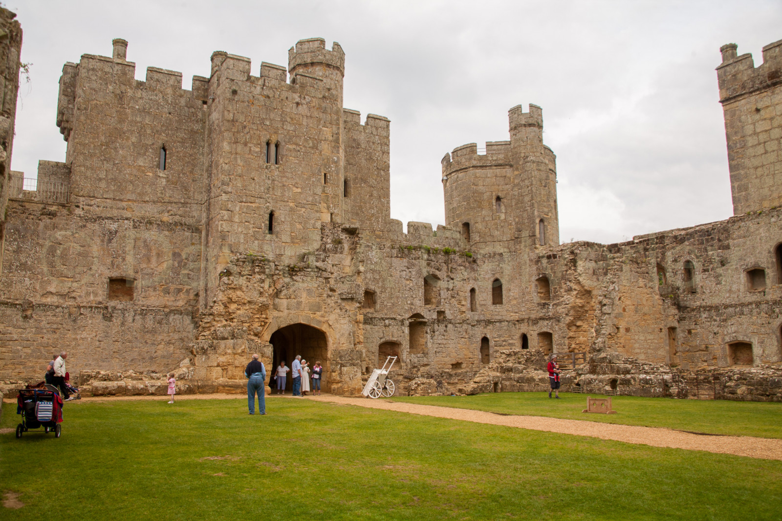 Bodiam_Castle_-064.jpg
