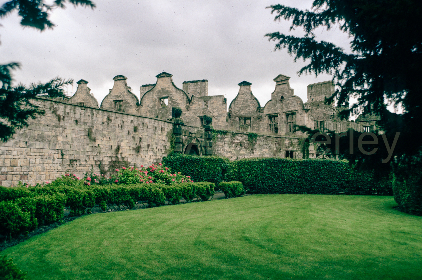 Bolsover_Castle_-122.jpg