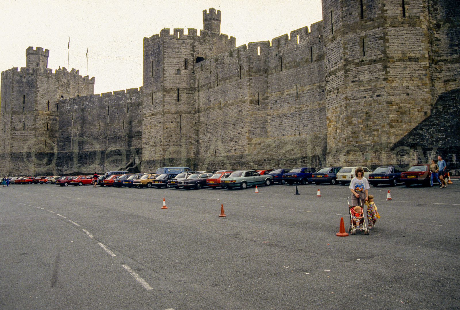 Caernarfon_Castle_-002.jpg
