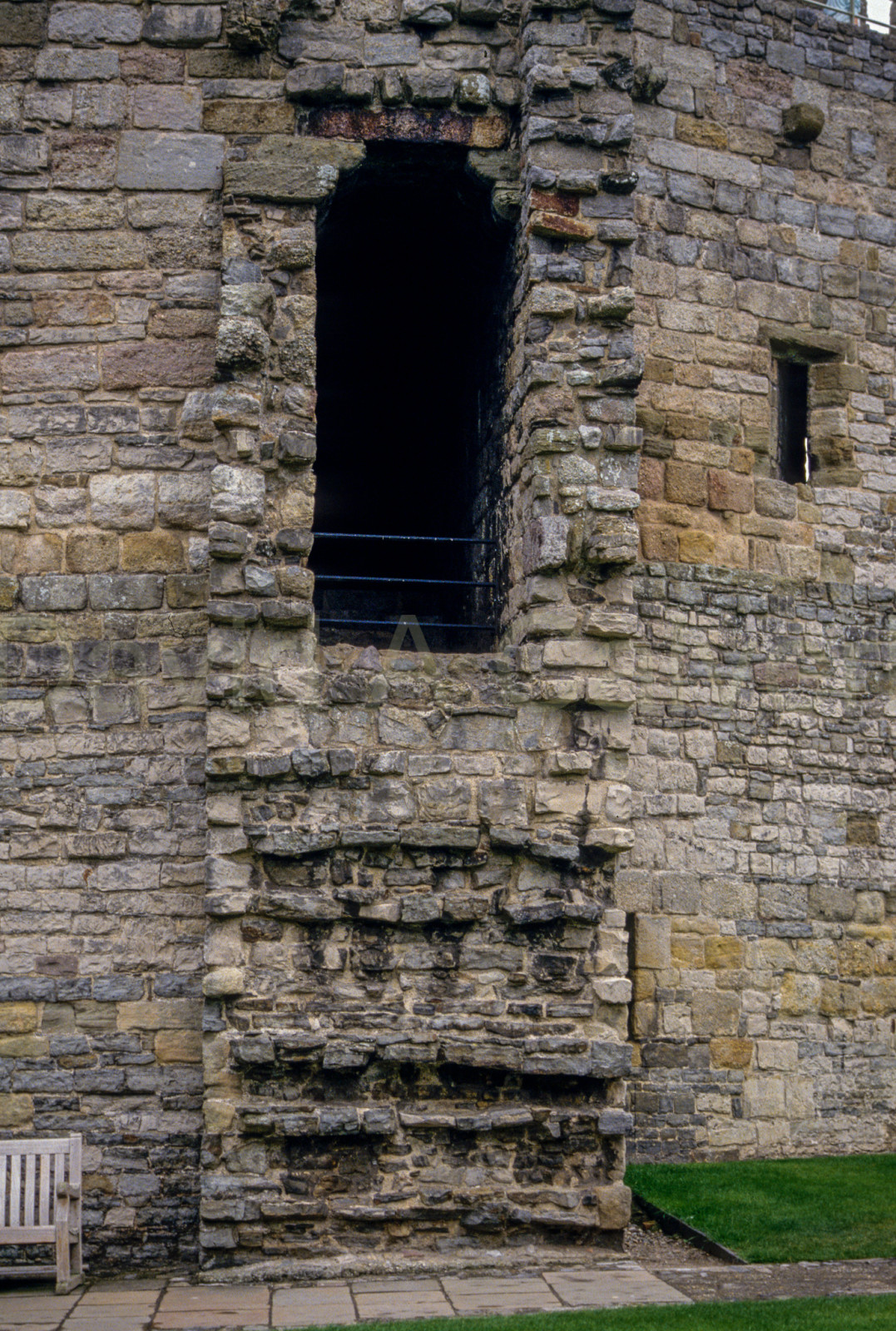 Caernarfon_Castle_-011.jpg