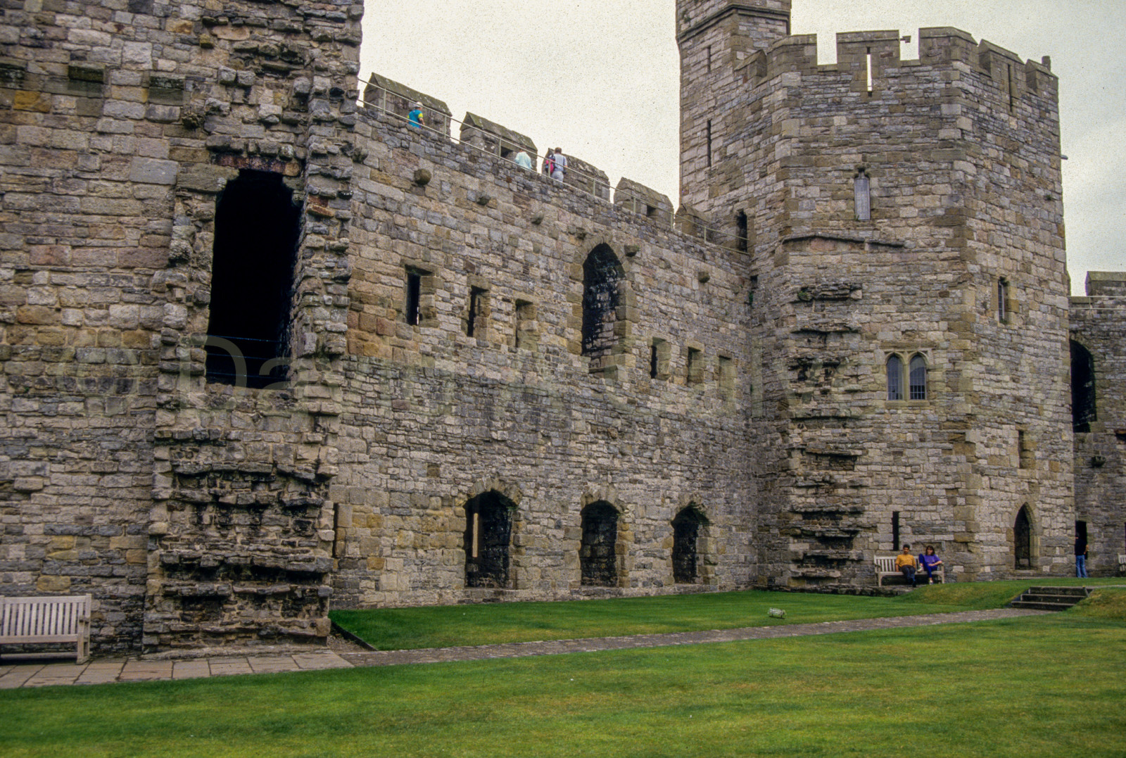 Caernarfon_Castle_-012.jpg