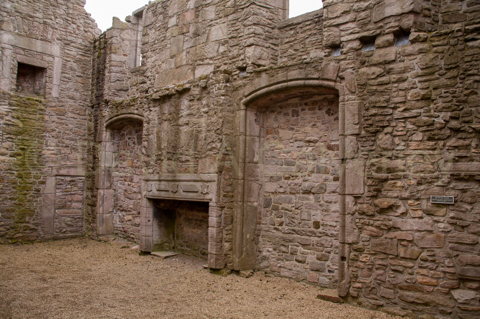 Craigmillar_Castle_-023.jpg