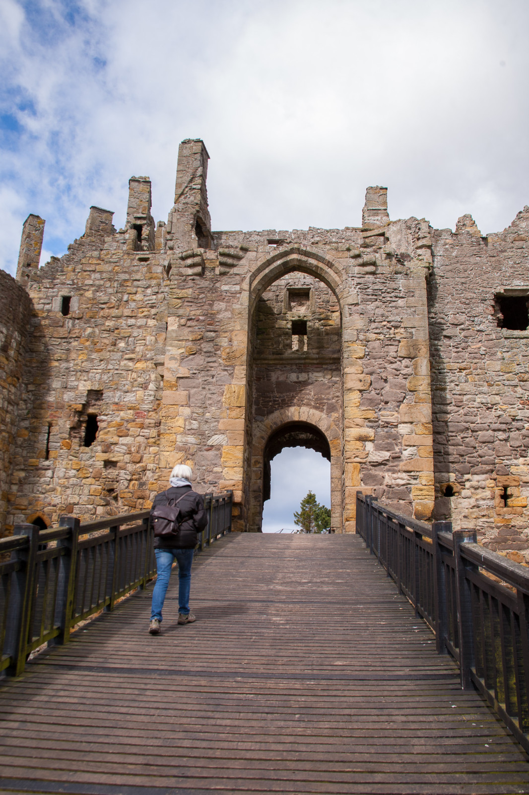 Dirleton_Castle_-015.jpg