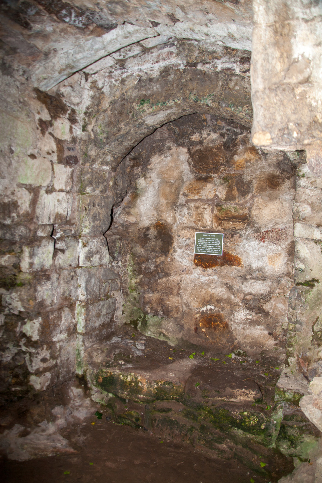 Dirleton_Castle_-024.jpg