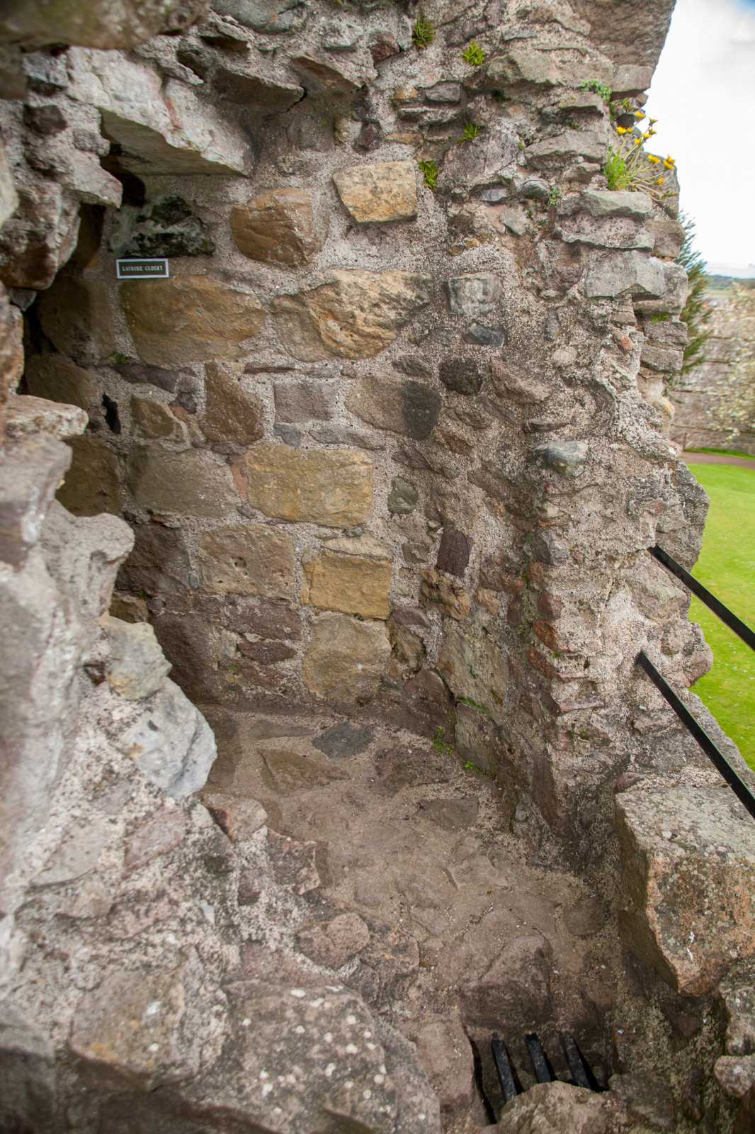 Dirleton_Castle_-028.jpg