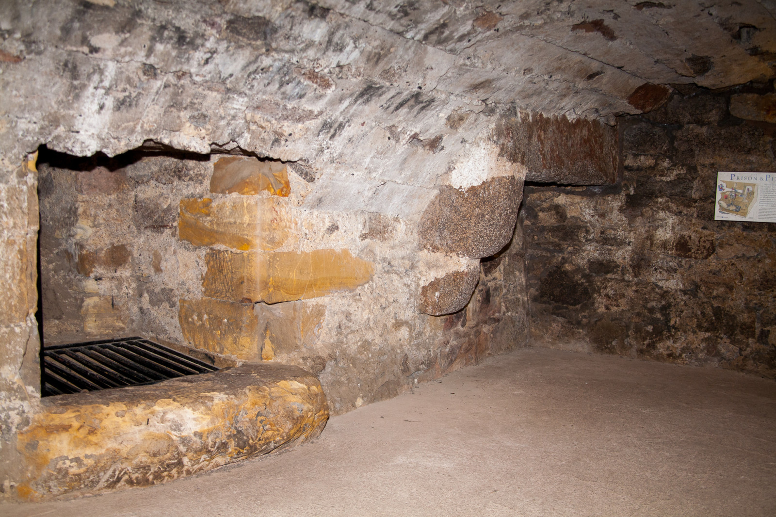Dirleton_Castle_-040.jpg