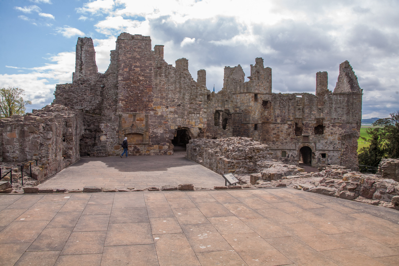 Dirleton_Castle_-053.jpg