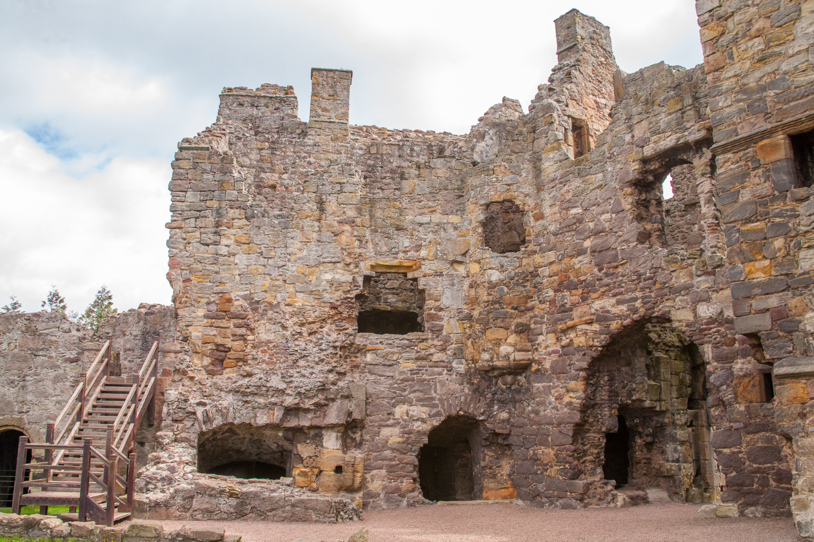 Dirleton_Castle_-073.jpg