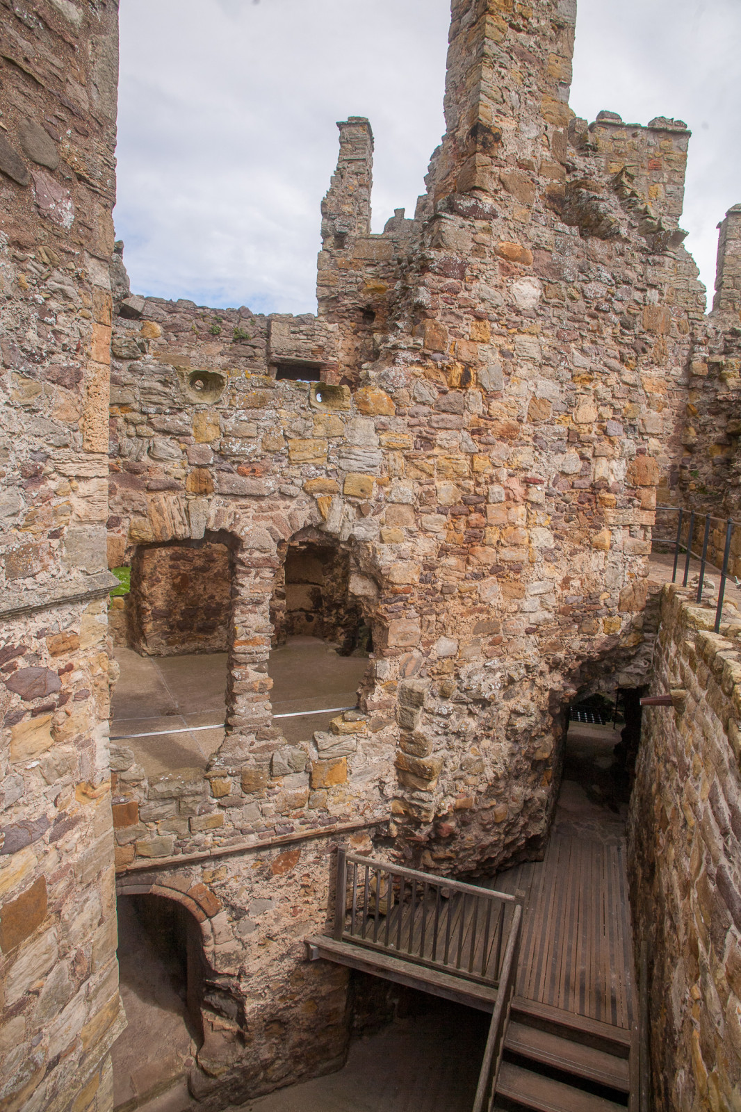 Dirleton_Castle_-088.jpg
