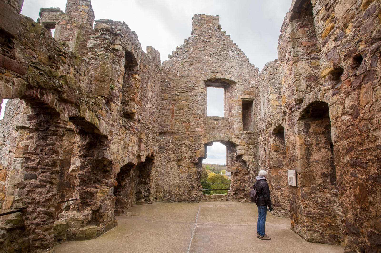 Dirleton_Castle_-093.jpg