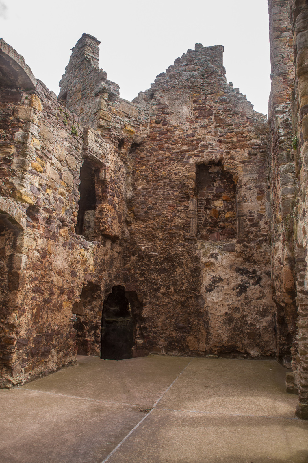Dirleton_Castle_-097.jpg