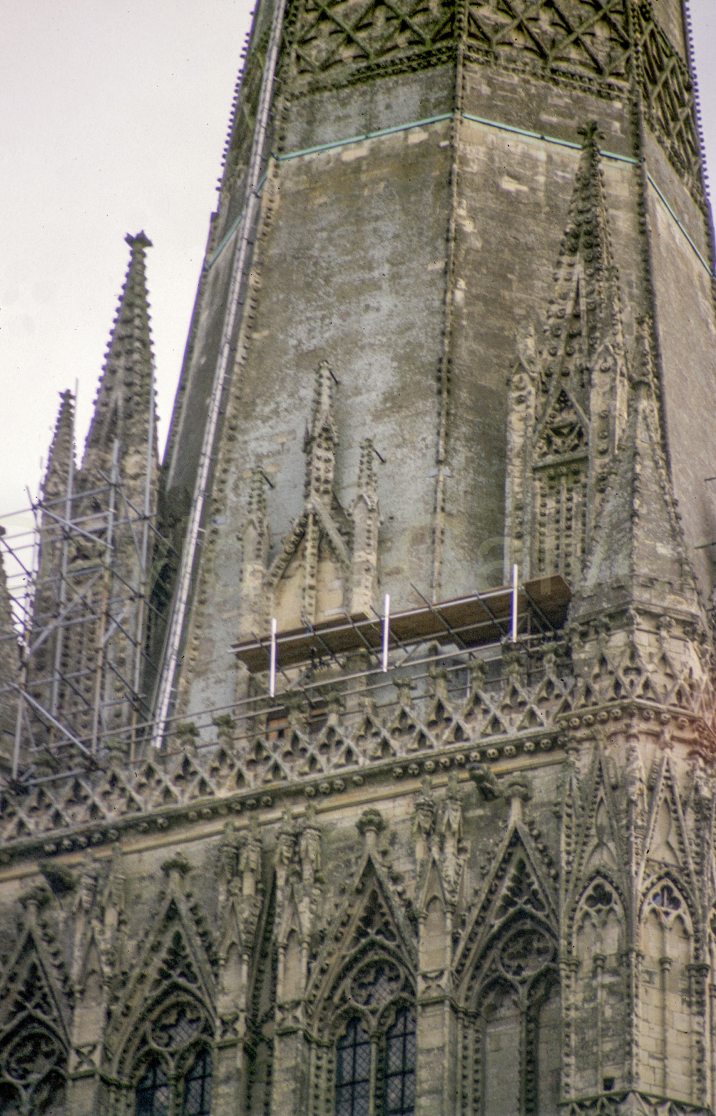 Salisbury_Cathedral_008.jpg