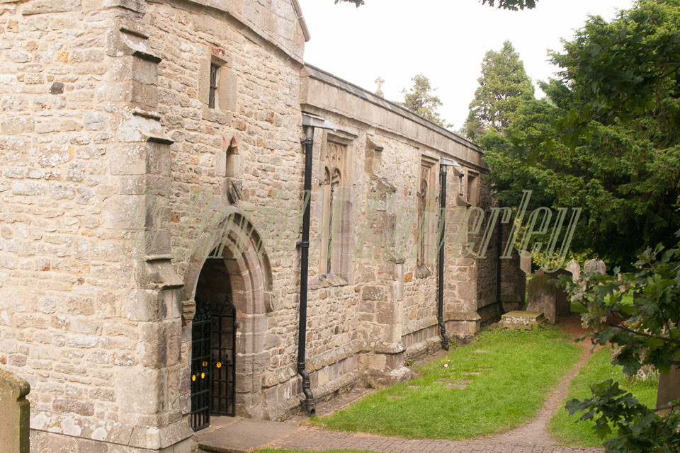 Easby_Abbey_Church_1.jpg