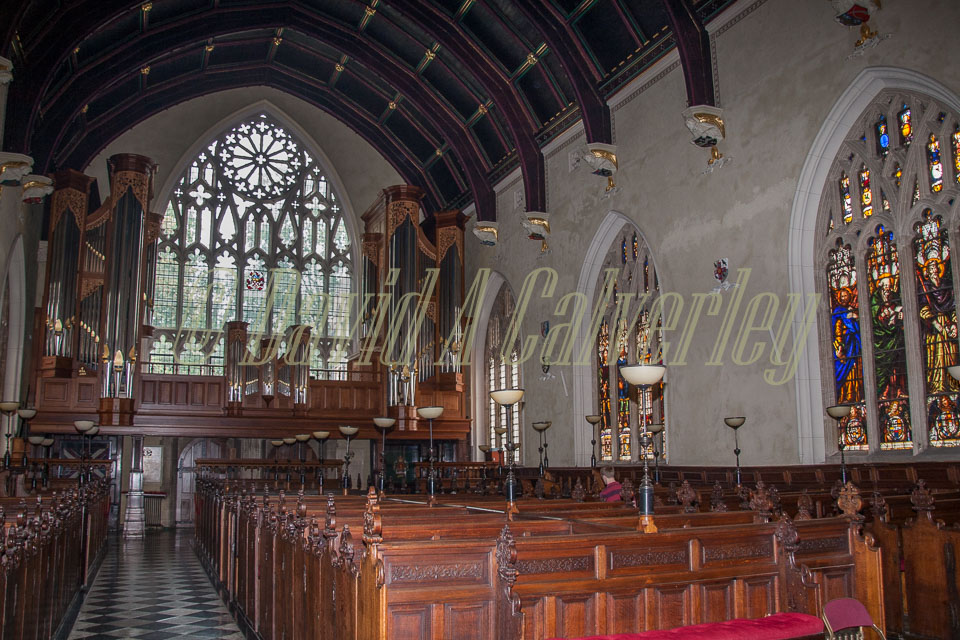 Lincoln's_Inn_Chapel_-006.jpg
