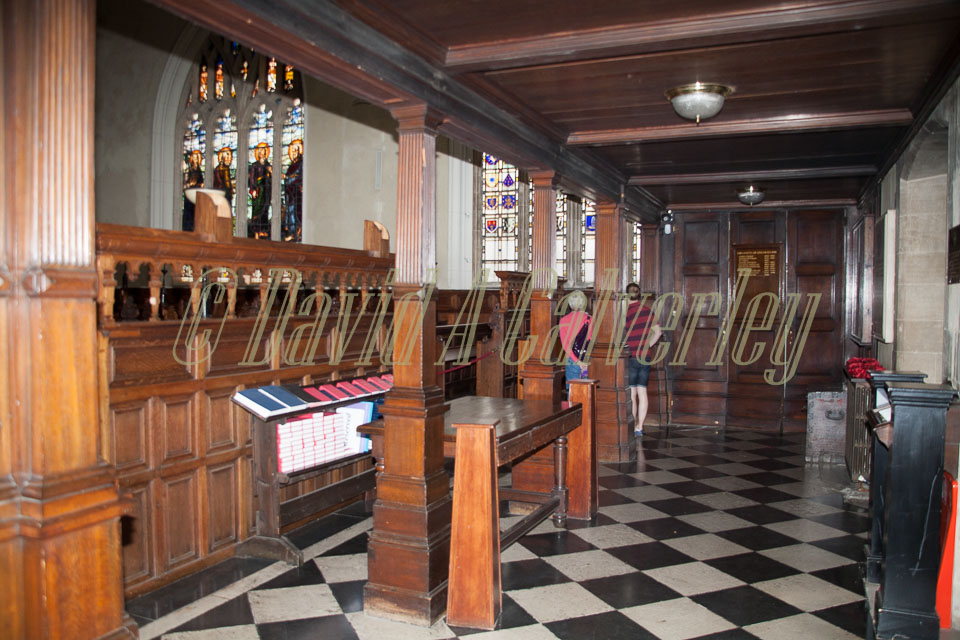 Lincoln's_Inn_Chapel_-016.jpg