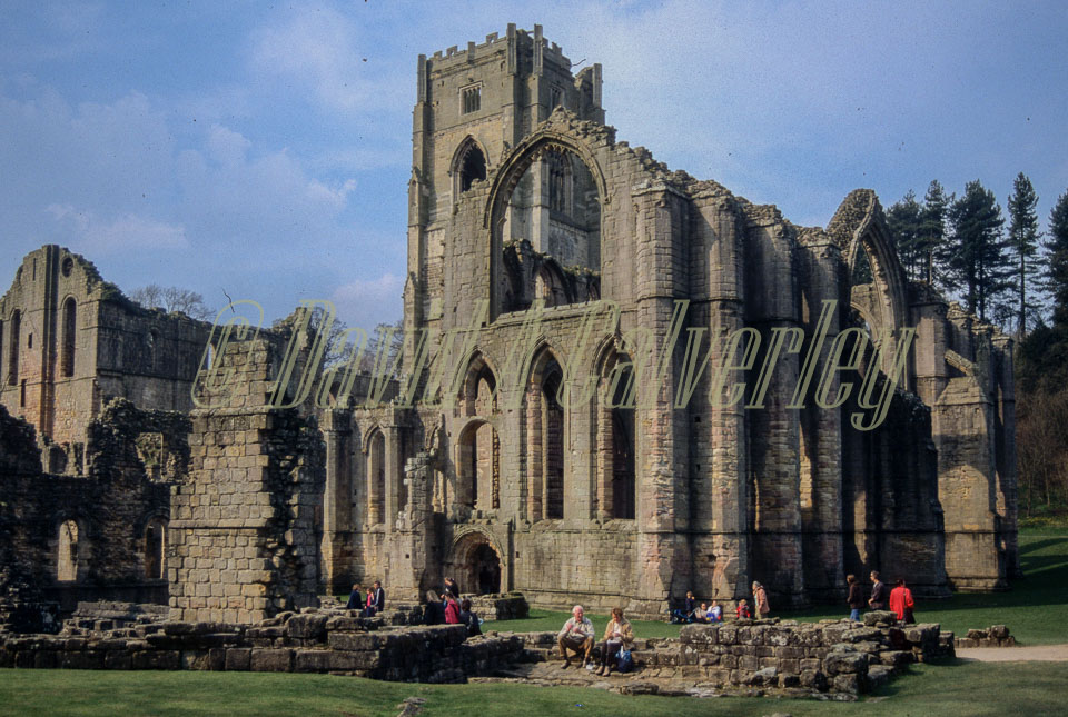 Fountain's_Abbey-018.jpg