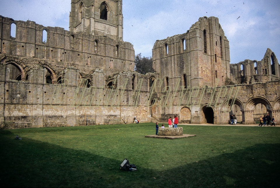 Fountain's_Abbey-022.jpg