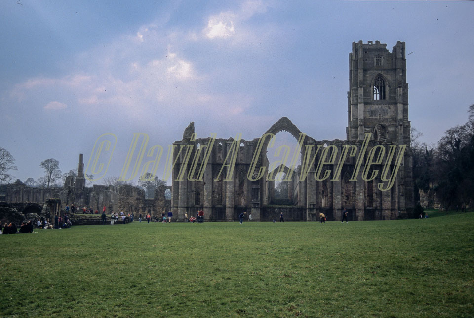 Fountain's_Abbey-025.jpg