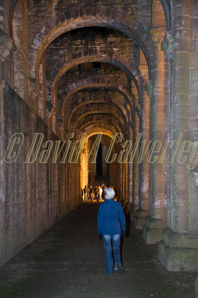 Fountain's_Abbey-033.jpg