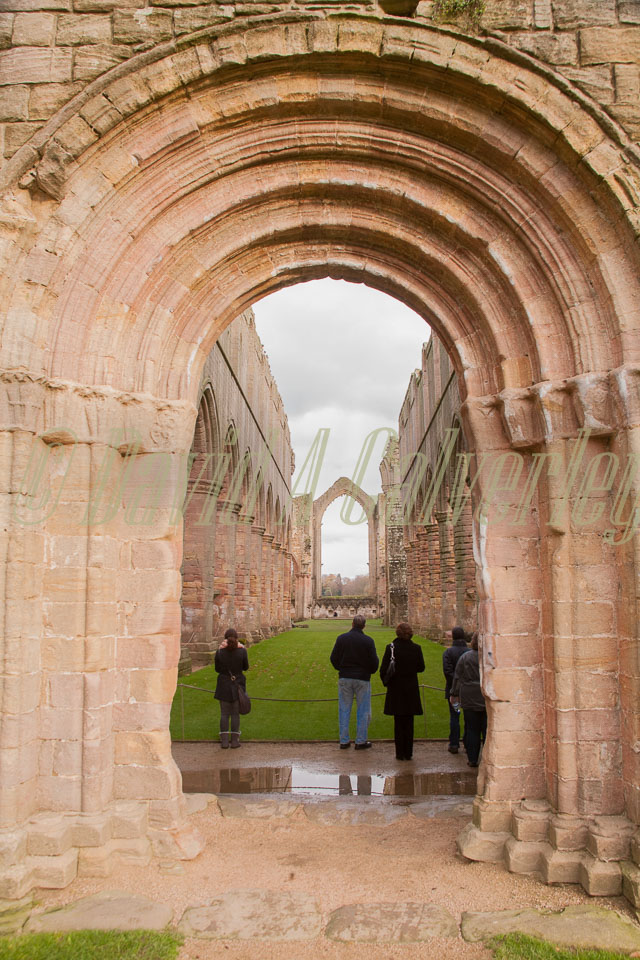 Fountain's_Abbey-111.jpg