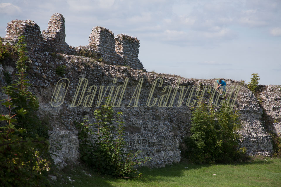Pevensey_Castle_-074.jpg