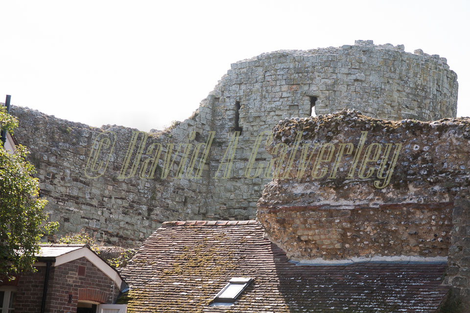 Pevensey_Castle_-087.jpg