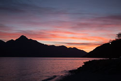 Lake_Wakatipu,_Eyre_Mountains,_Queenstown-001.jpg