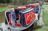 Family,_Standedge_Pioneer,_Huddersfield_Narrow_Canal_002.jpg