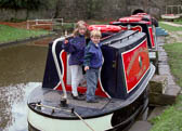 Family,_Standedge_Pioneer,_Huddersfield_Narrow_Canal_006.jpg