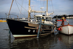 Boat001.jpg