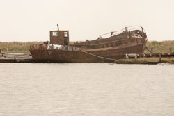 Boat_In_Ruins_01.jpg