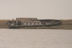 Boat_In_Ruins_03.jpg