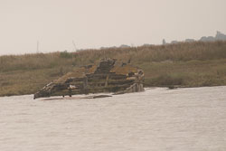 Boat_In_Ruins_04.jpg