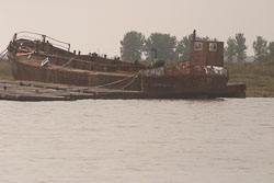 Boat_In_Ruins_05.jpg