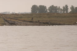 Boat_In_Ruins_06.jpg