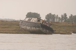 Boat_In_Ruins_07.jpg