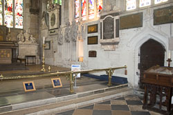 Stratford-Upon-Avon_Holy_Trinity_Church-020.jpg