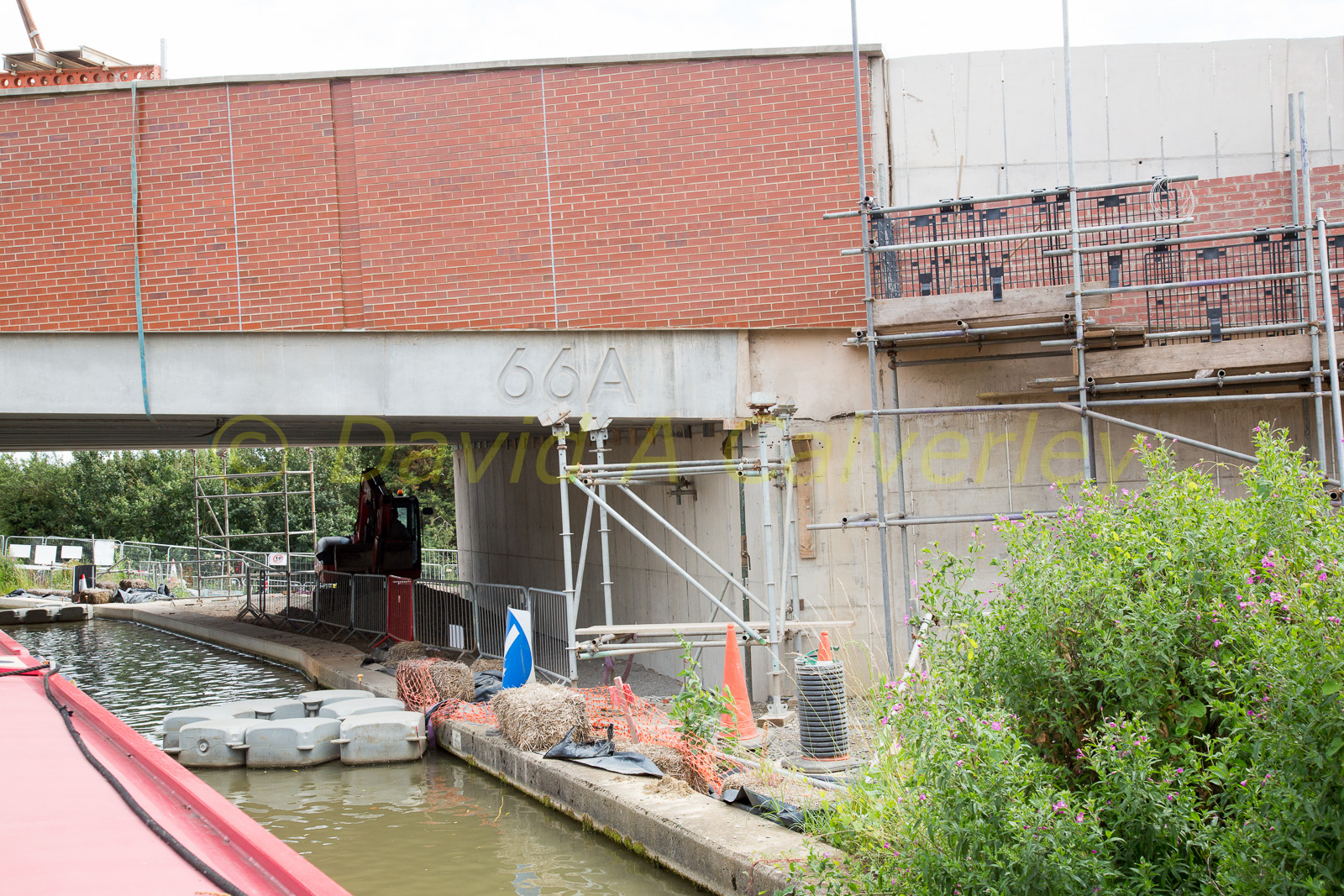 Oxford_Canal_North-1407.jpg