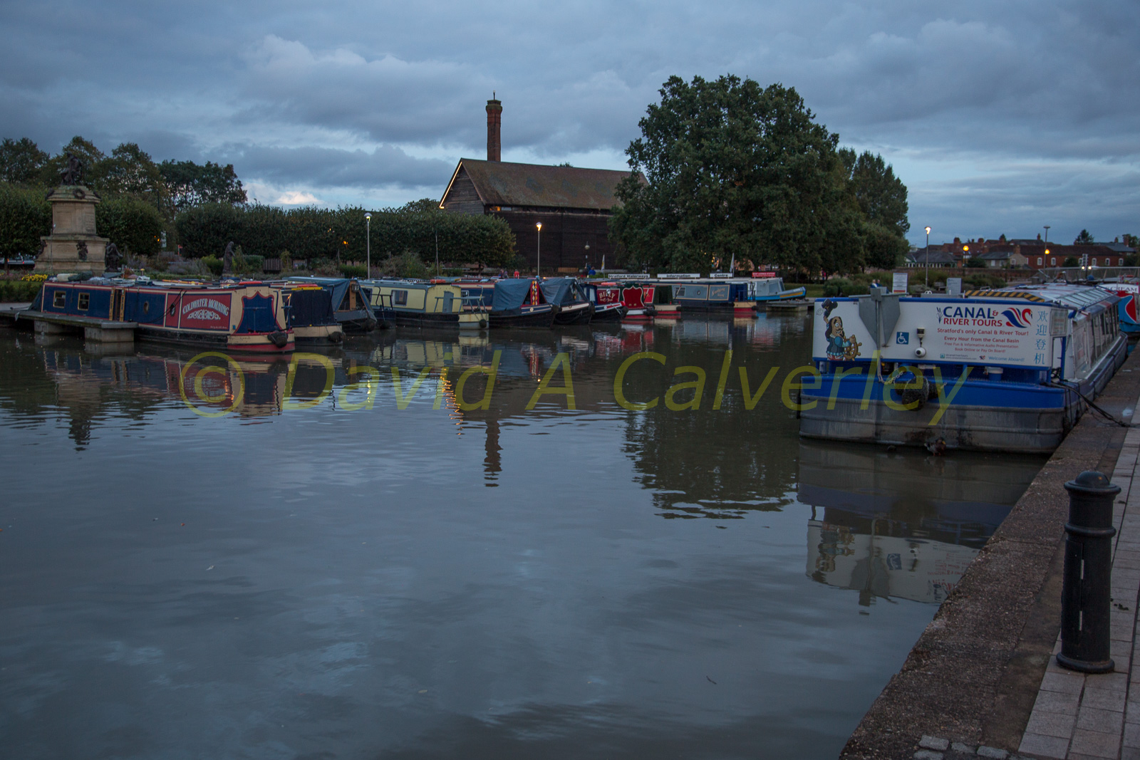 Stratford_Upon_Avon_Canal-3111.jpg