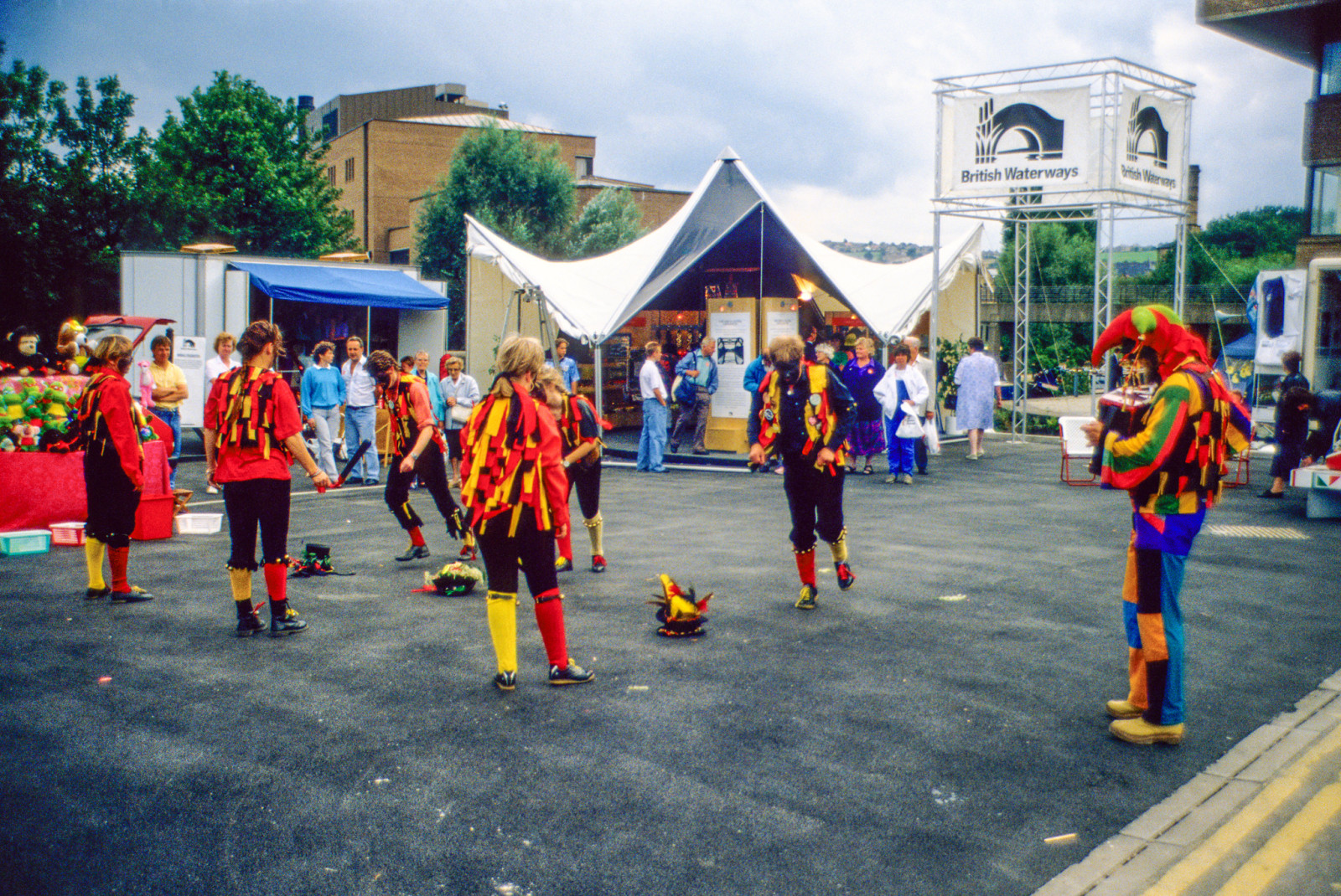 Huddersfield_Canals_Festivals,_1990s-076_v1.jpg