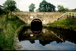 Foulridge_Tunnel,_Leeds-Liverpool_-001.jpg