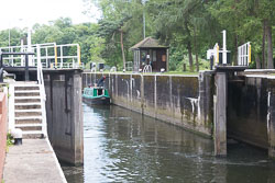 River_Trent,_Gunthorpe_Lock-055.jpg